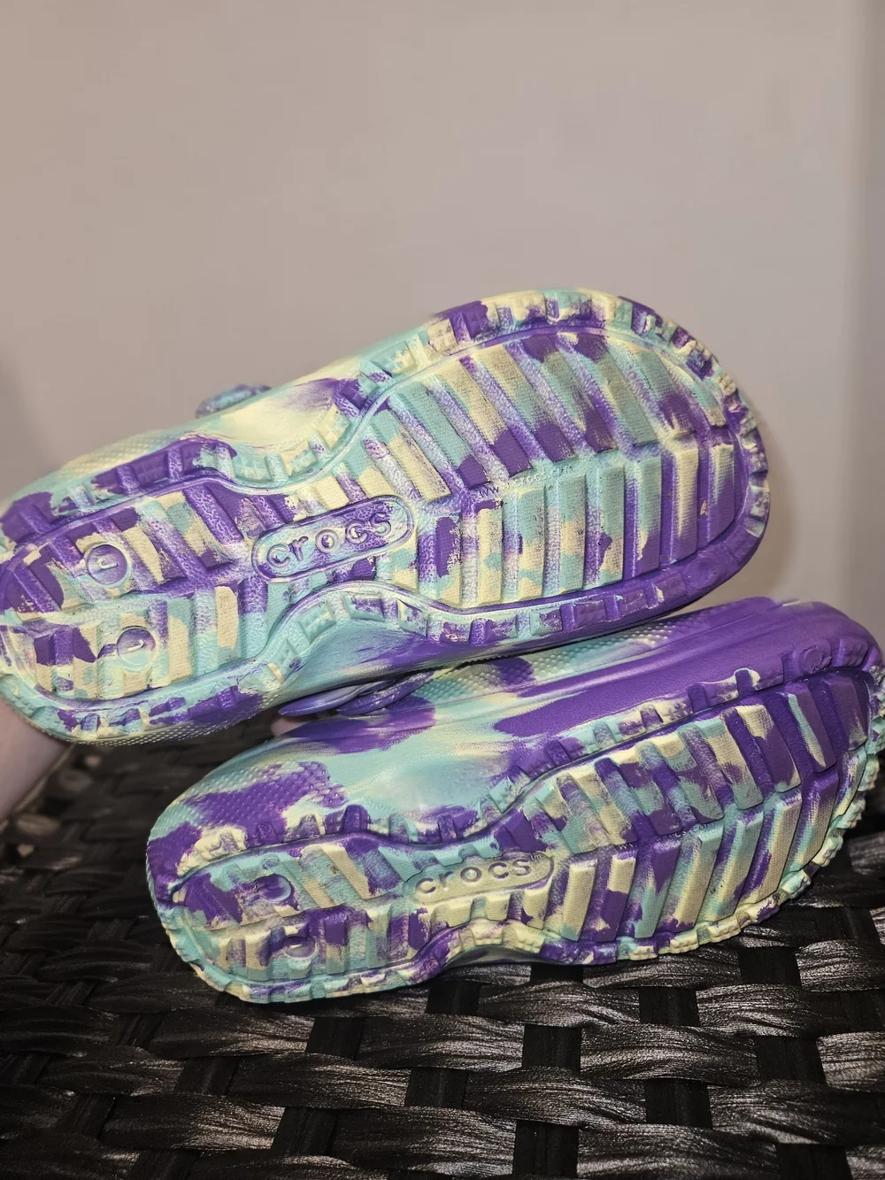 CROCS Kids Tie-Dye Purple, Teal & Yellow Fleece-Lined Clogs
